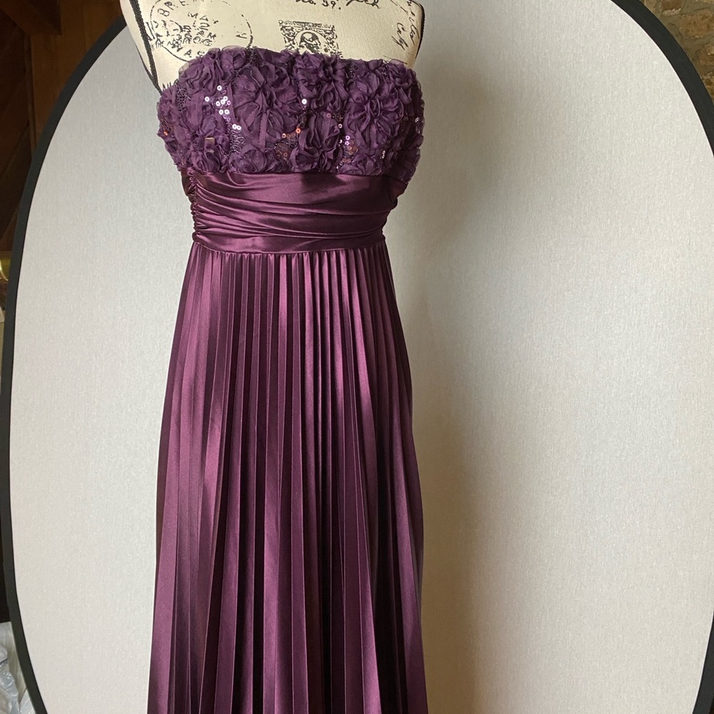 Vintage Plum Satin Pleated Gown Strapless Sequin Floral Bodice Maxi Formal size5 - Picture 7 of 16